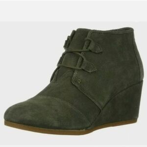 NWOB TOMS Kala Dusty Olive Green Suede Lace Up Wedge Booties Women's Size 10